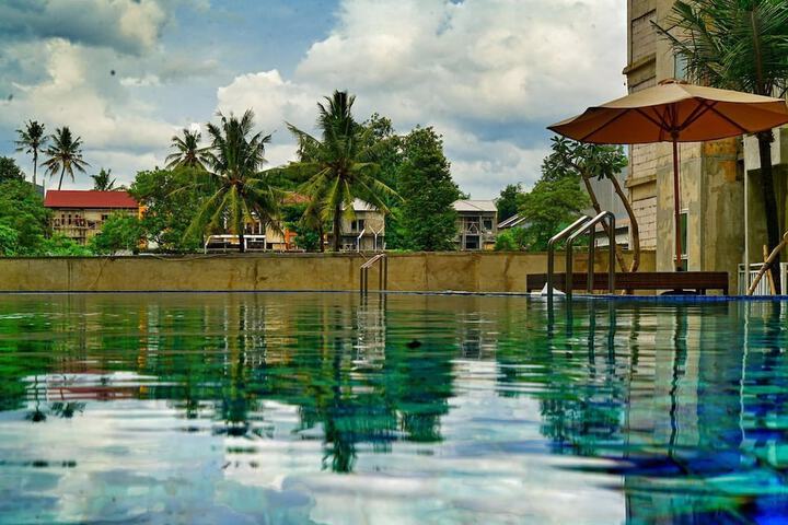 Pools & Facilities