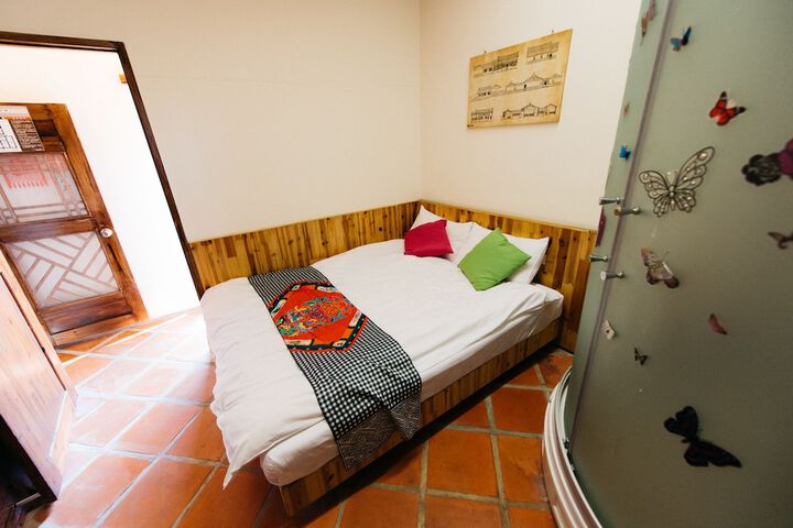 Room 6 of 15