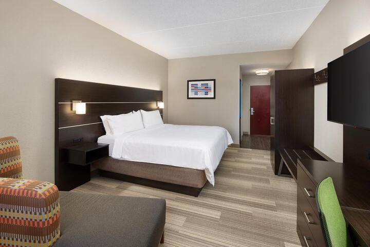 1 King Bed (8 of 15)