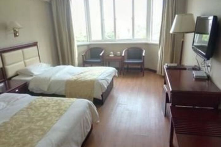 Room 5 of 16