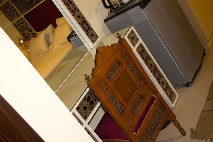 Room 16 of 38