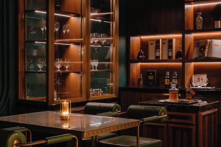Lounge 185 of 208
