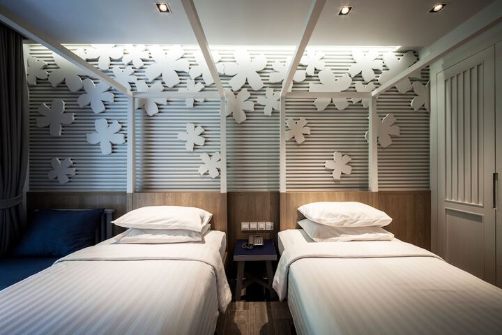 Room 6 of 48