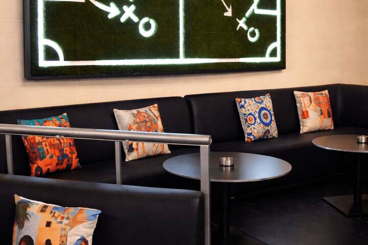 Lounge 66 of 89