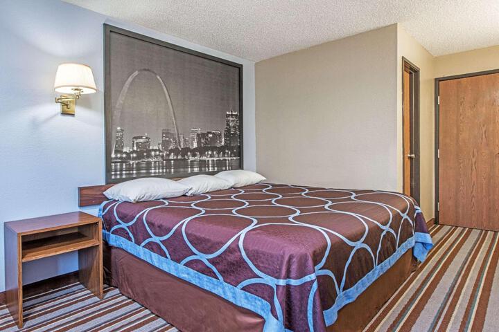 1 King Bed (1 of 11)