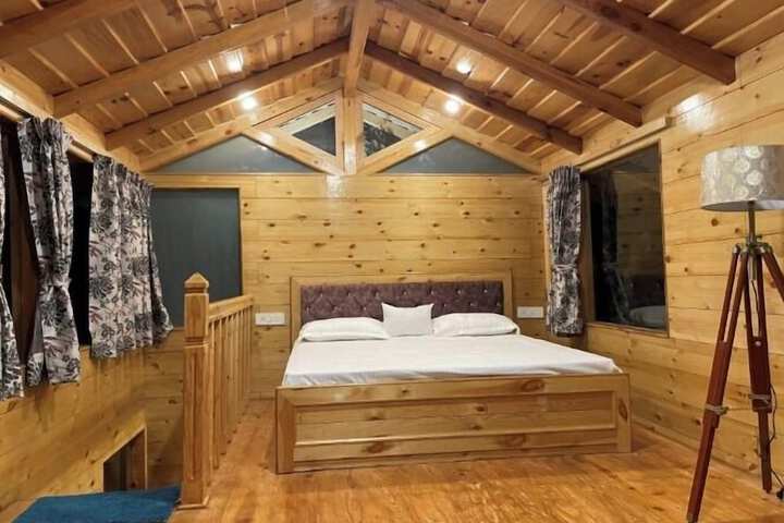 Room 4 of 13