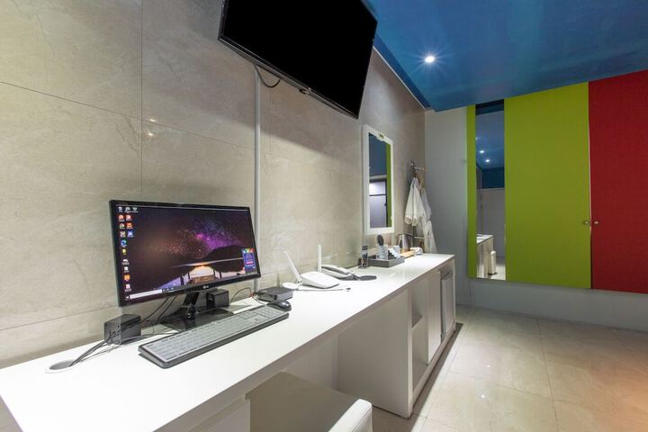 Room 9 of 40