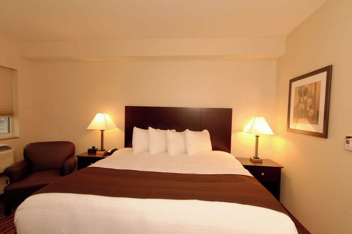 Standard | King Bed (13 of 21)