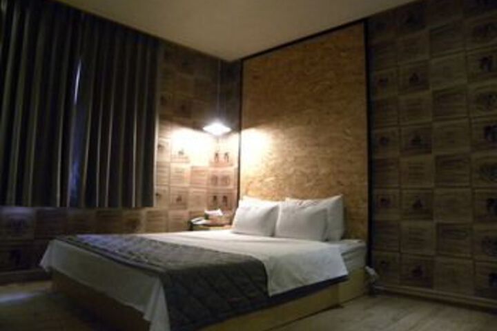 Room 42 of 53