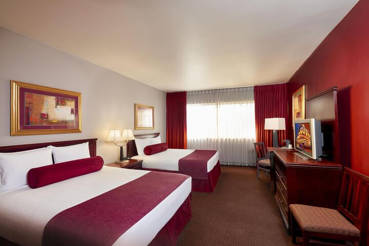 2 Queen Beds Room No Resort Fee (3 of 5)