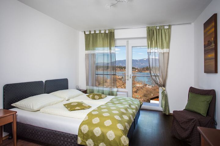 Room 4 of 20