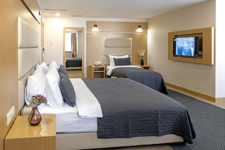 Room 13 of 20