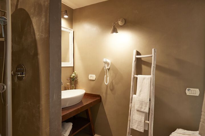Room 32 of 52