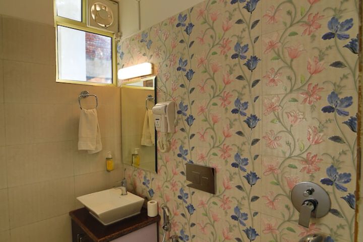 Room 48 of 65