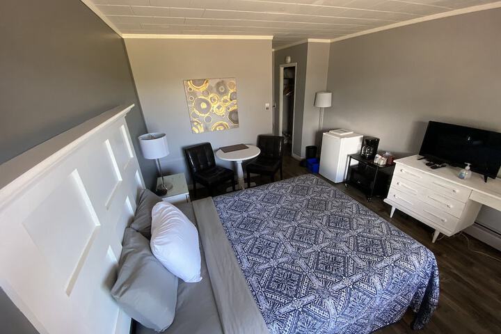 Room 18 of 103