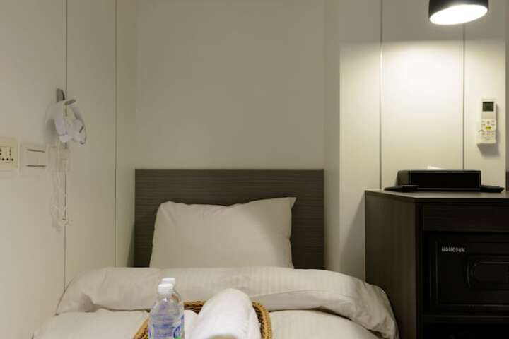Room 16 of 53