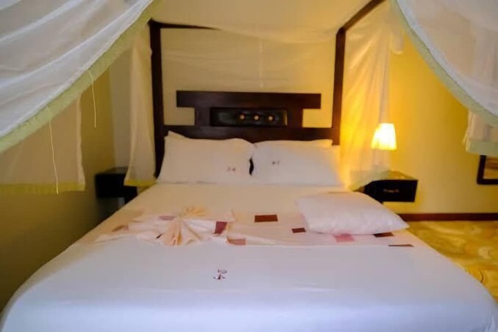 Room 9 of 16