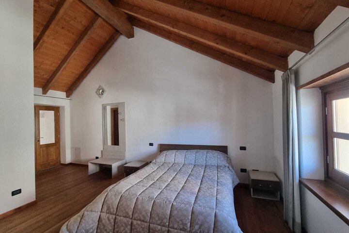 Room 3 of 11