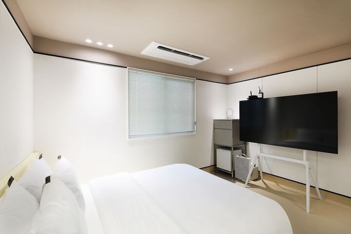 Room 13 of 40