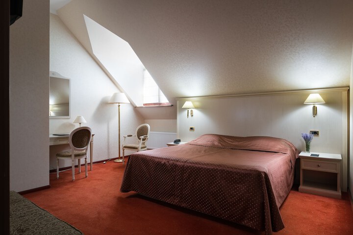 Room 16 of 60