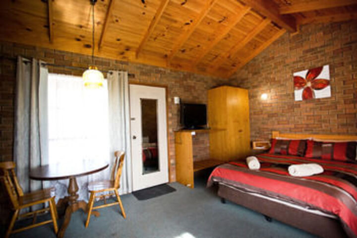 Room 8 of 16