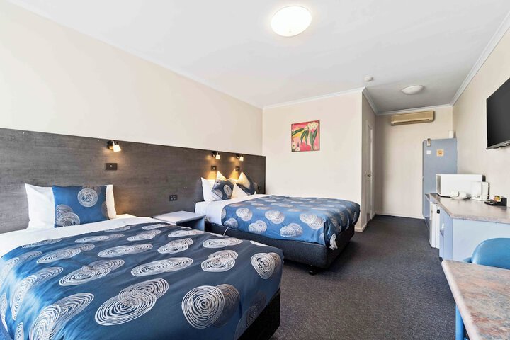 Room 5 of 32
