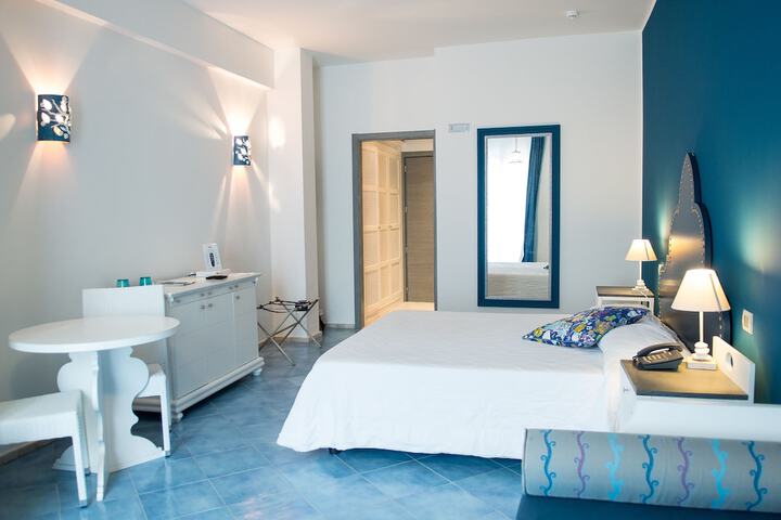 Room 32 of 85