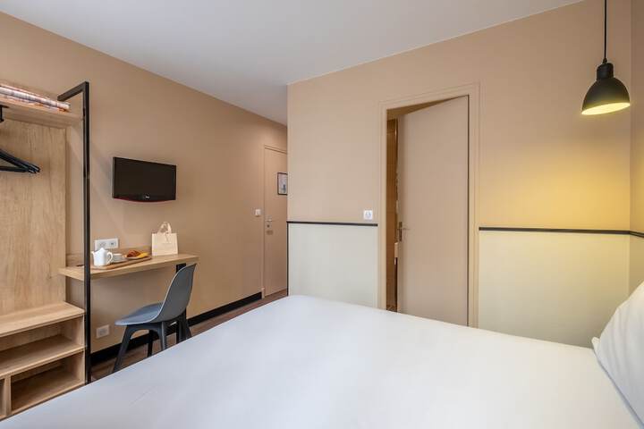 Room 32 of 64