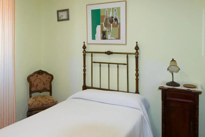 Room 6 of 20