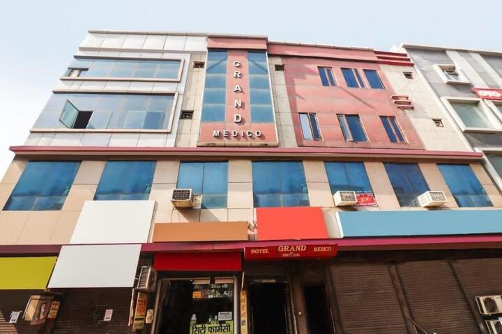OYO 838467 Hotel Grand Inn