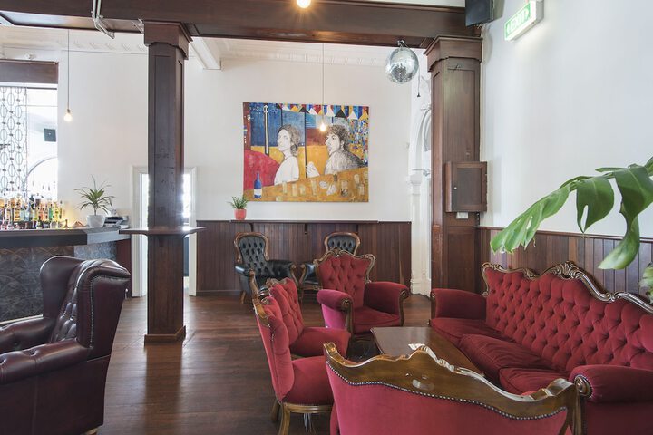 Lounge 41 of 43