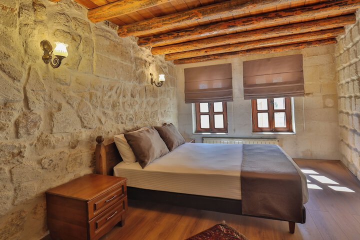 Room 4 of 89