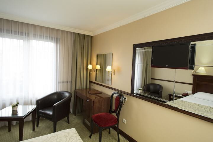 Room 29 of 114