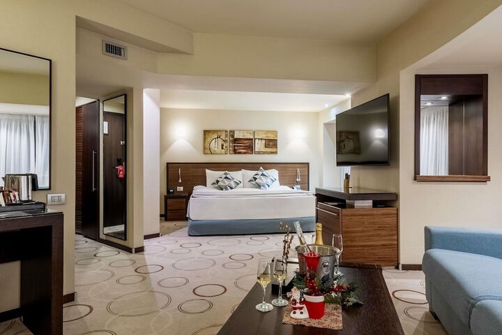 Room 51 of 143