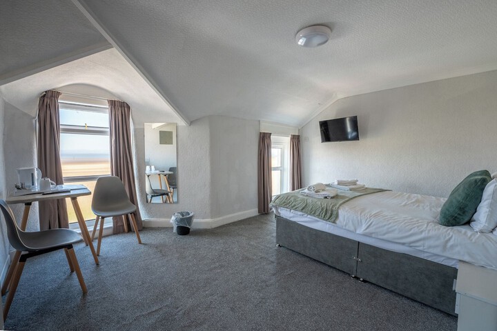 Room 8 of 31