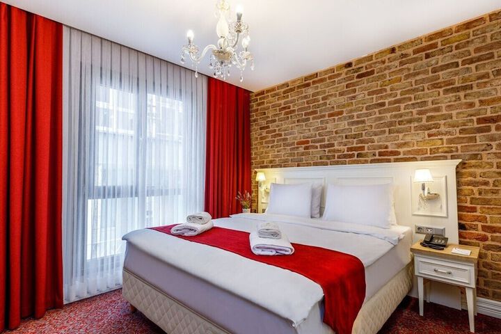 Room 4 of 17