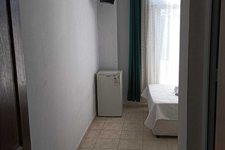 Room 9 of 27