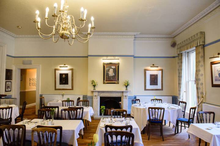 Dining 58 of 82