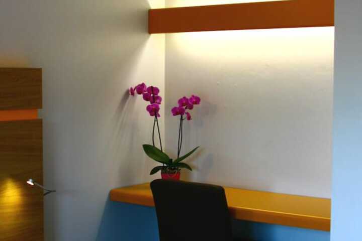 Room 11 of 38
