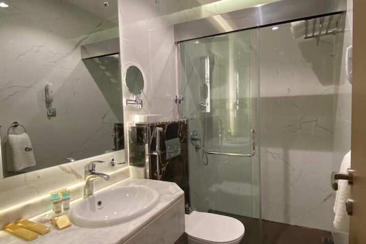 Room 8 of 19