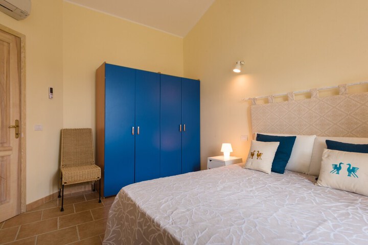 Room 10 of 104