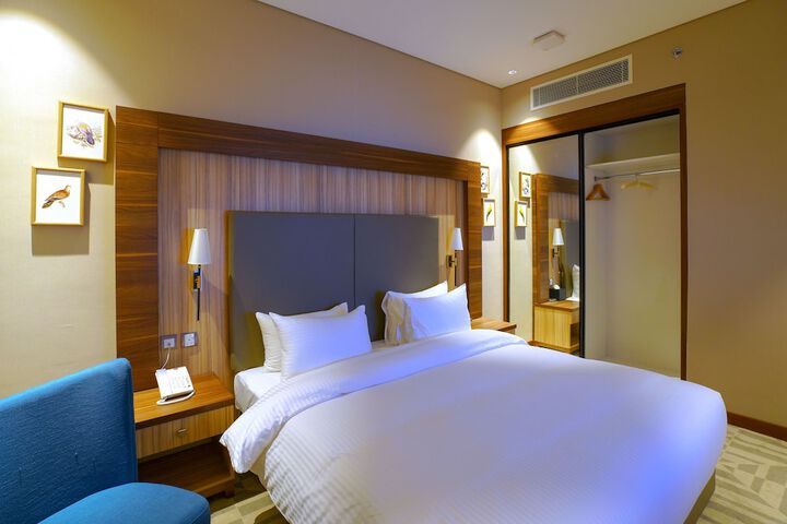 Room 6 of 18