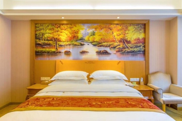 Room 10 of 37