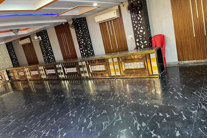 Ballroom/Hall 13 of 16