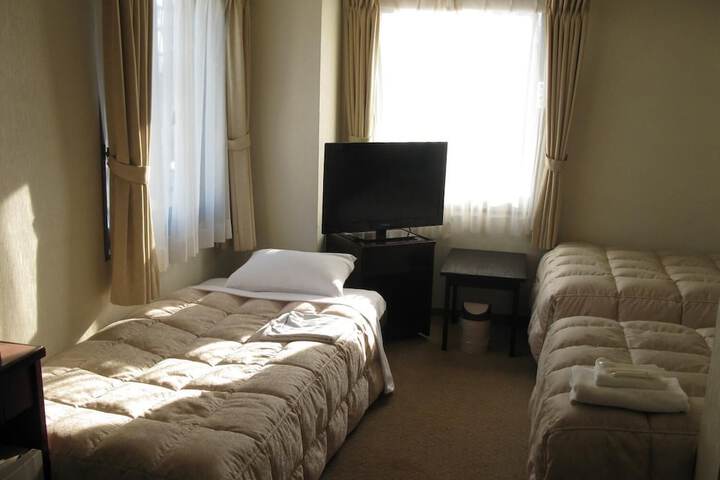 Room 13 of 42
