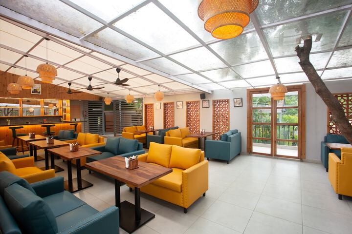 Lounge 59 of 84