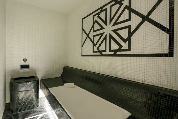 Room 32 of 56