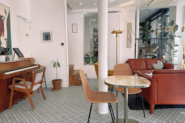 Entrance & Lobby