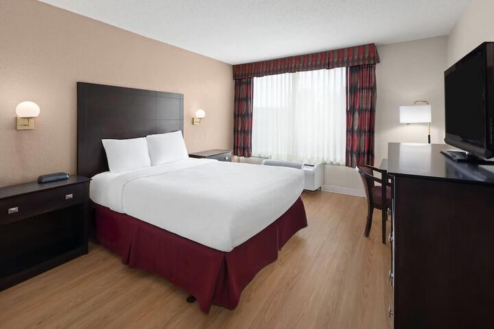 Room 14 of 28