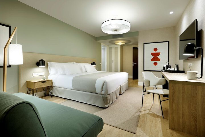 Room 6 of 78